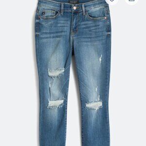 Judy Blue - Peter Mid Rise Distressed Capri Jean